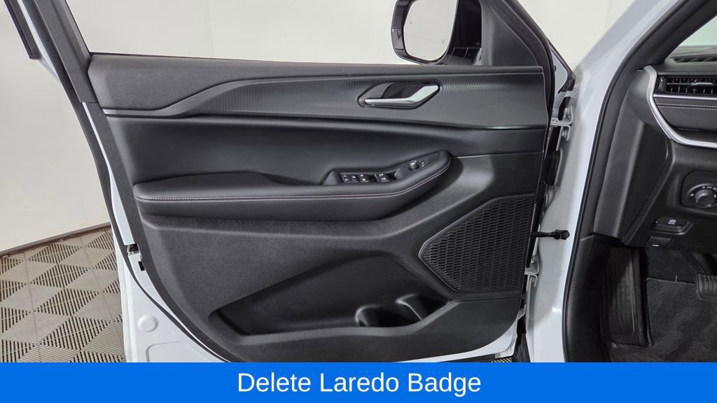 Used 2023 Jeep Grand Cherokee L Laredo image 14