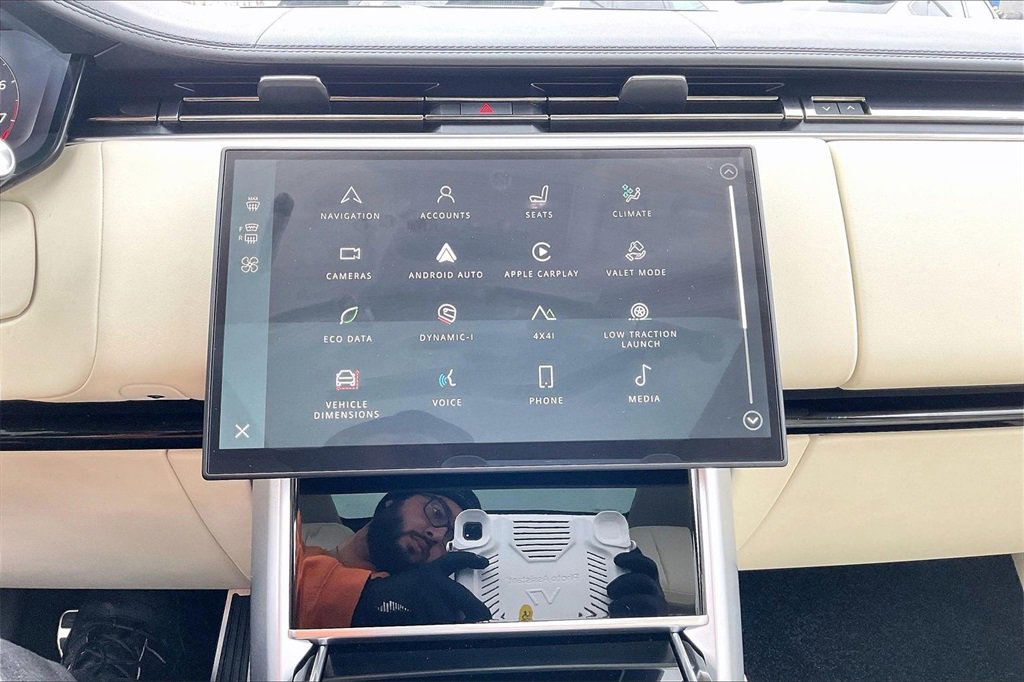 Used 2025 Land Rover Range Rover SE image 15