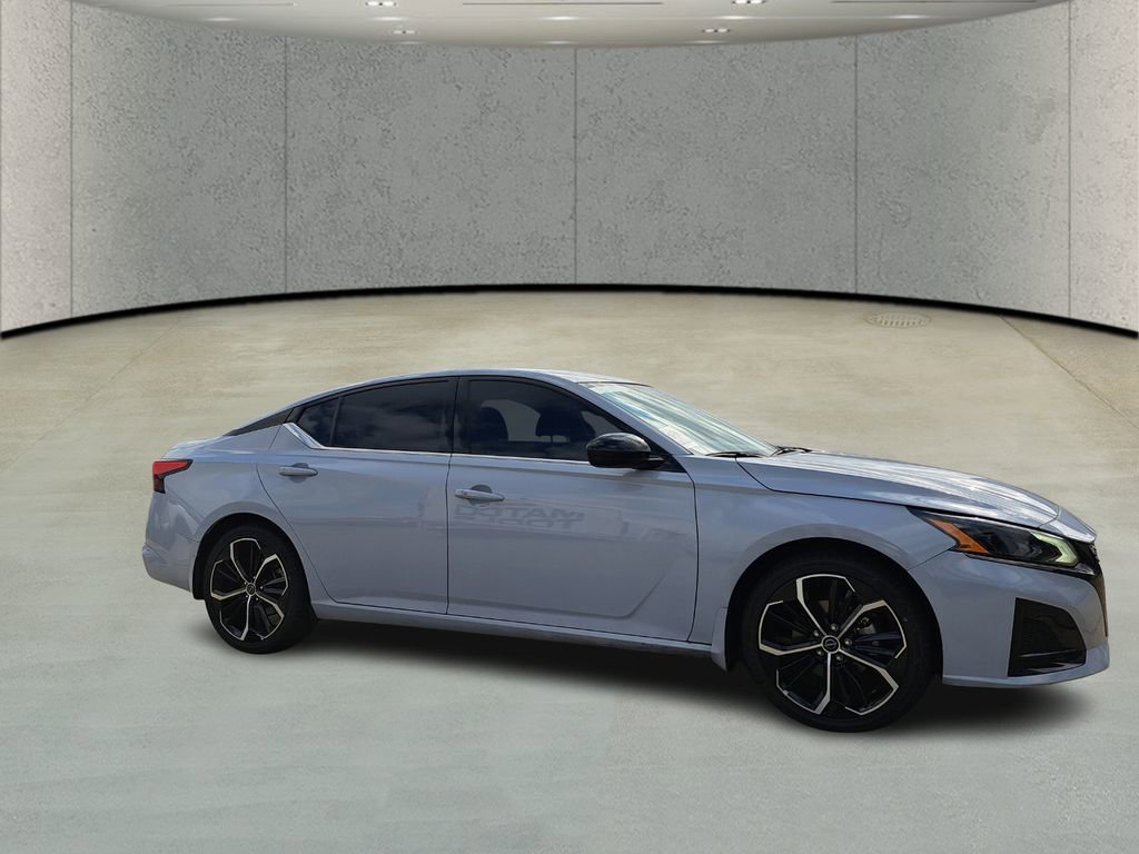 Used 2023 Nissan Altima 2.5 SR image 3