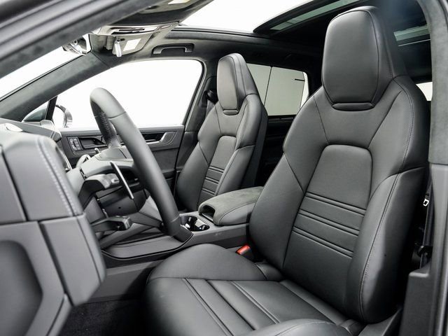 New 2026 Porsche Cayenne GTS image 5