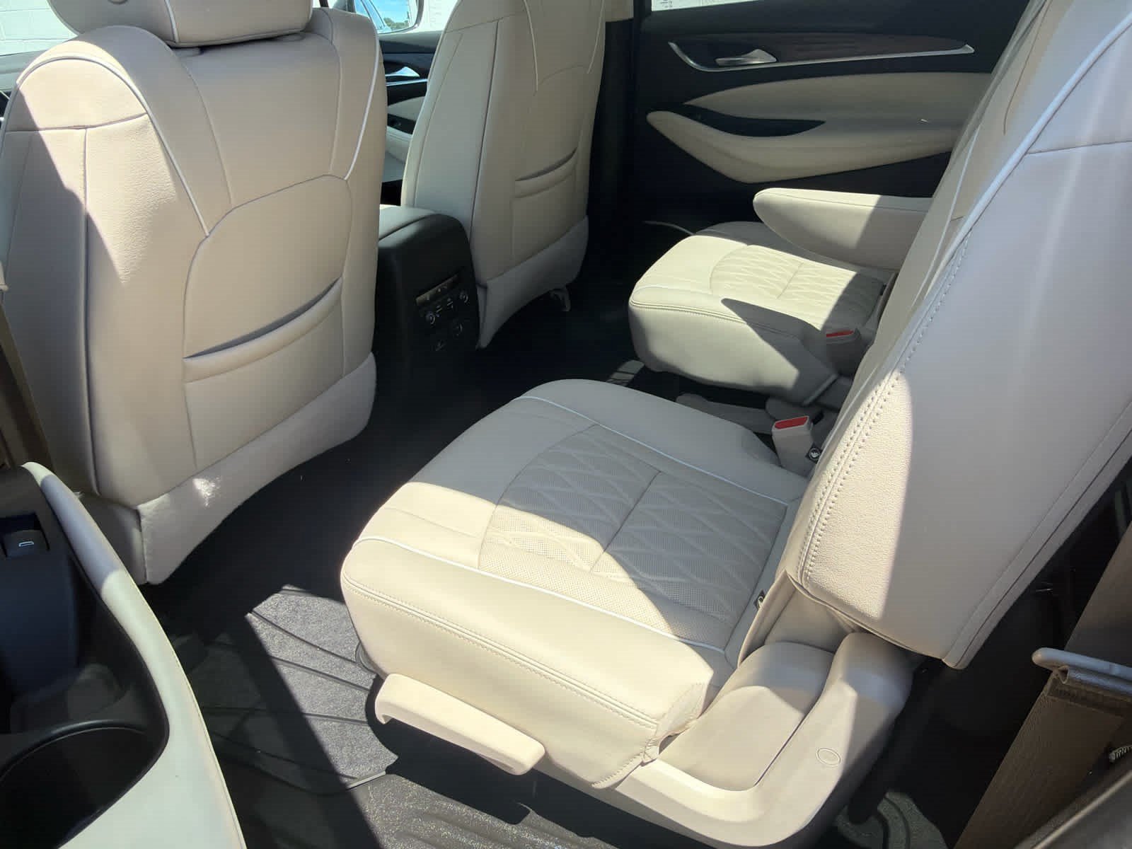 Used 2022 Buick Enclave Avenir w/ Avenir Technology Package AWD/4WD image 13