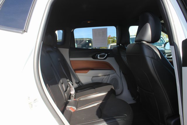 Used 2024 Jeep Compass Limited image 29