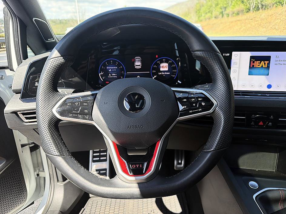 Used 2022 Volkswagen GTI SE image 8