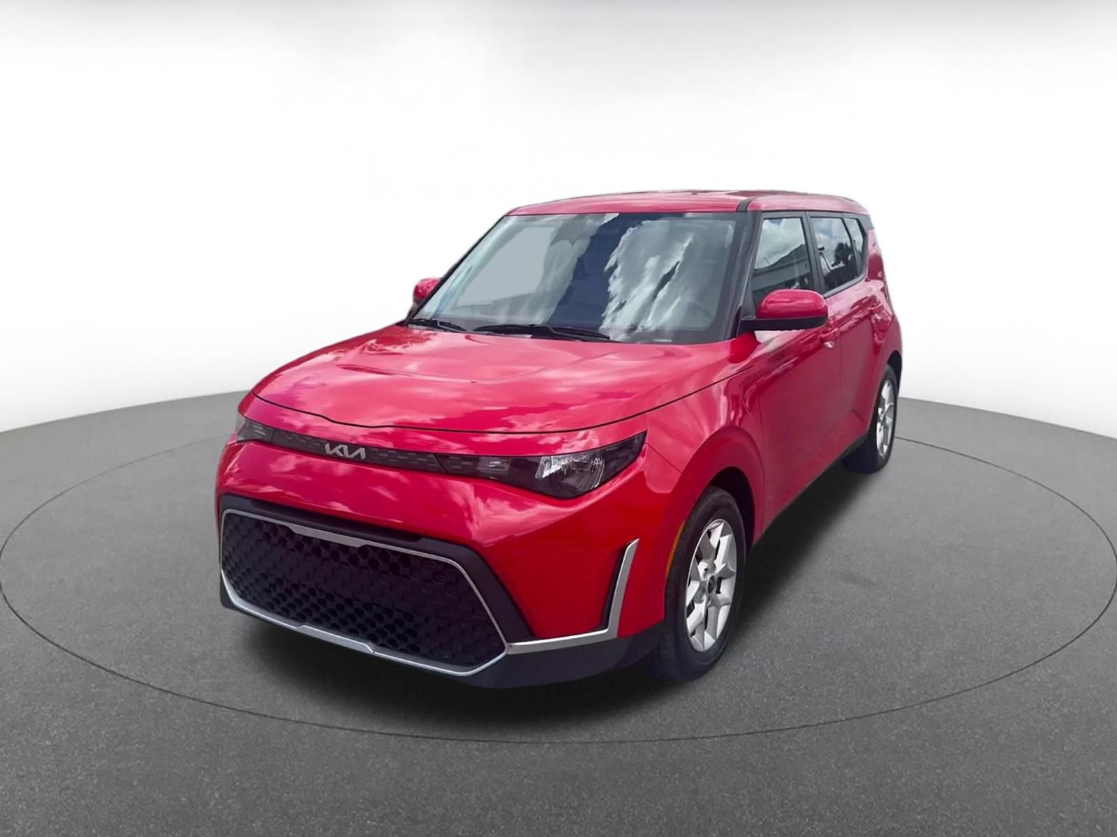 Used 2025 Kia Soul LX w/ LX Technology Package FWD image 4