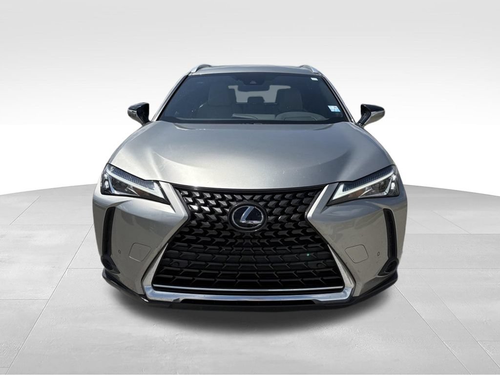 Used 2022 Lexus UX 200 w/ Accessory Package (Z1) FWD image 2