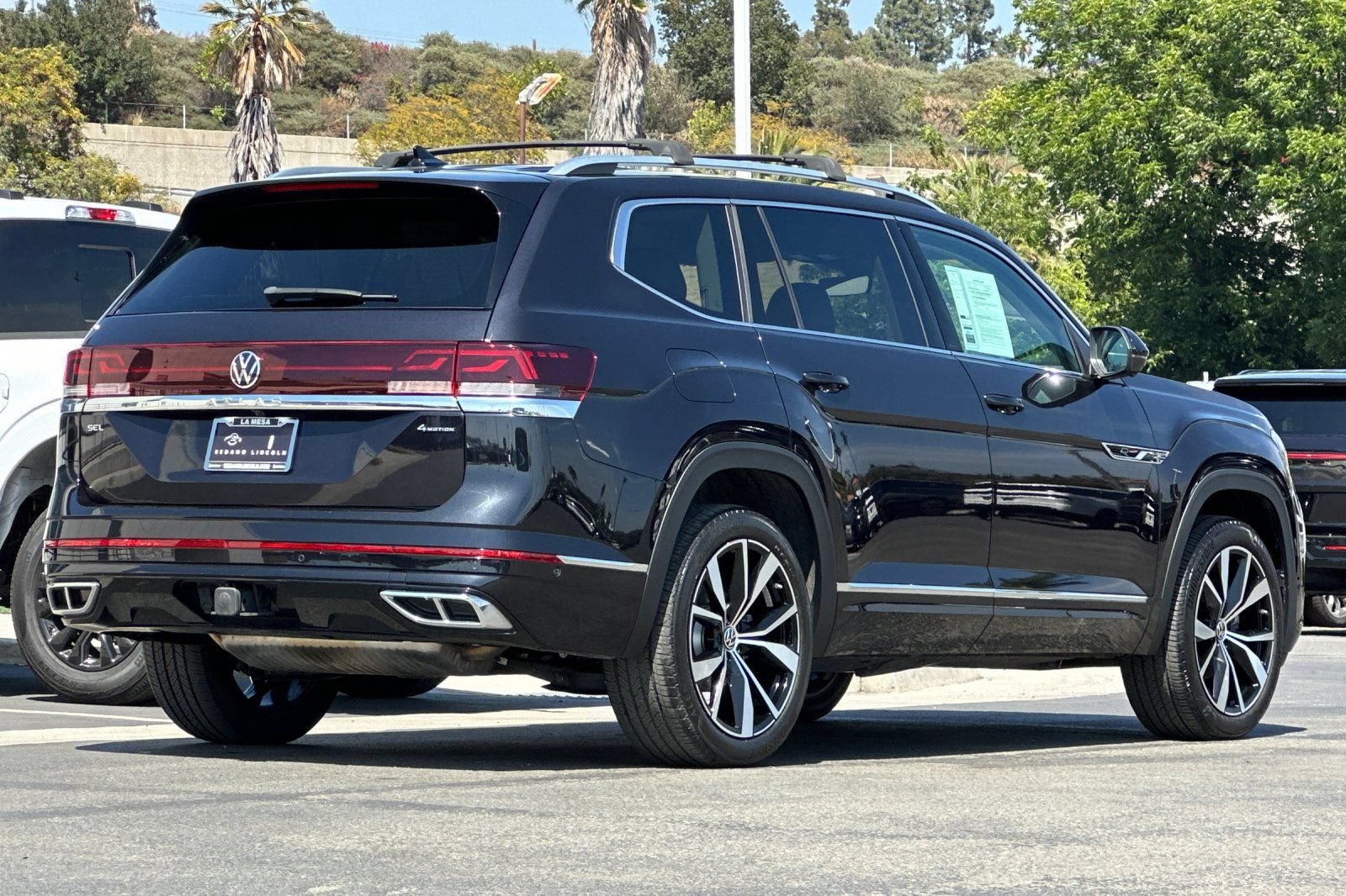 Used 2024 Volkswagen Atlas SEL Premium R-Line AWD/4WD image 3