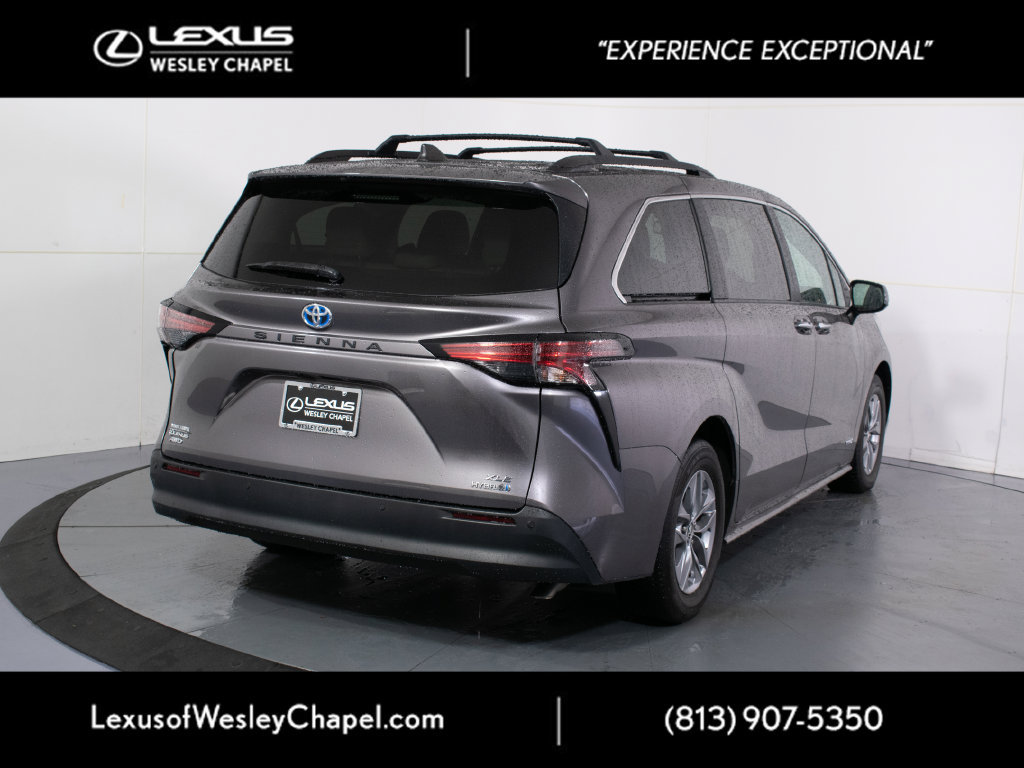 Used 2021 Toyota Sienna XLE w/ XLE Plus Package AWD/4WD image 4
