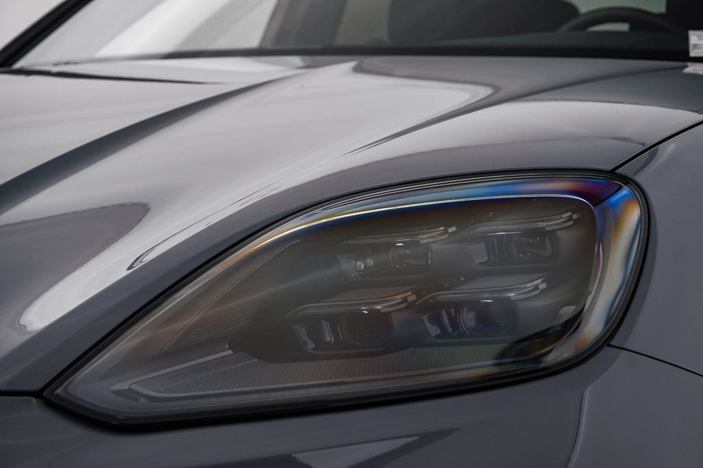 Certified 2026 Porsche Cayenne Coupe AWD/4WD image 7