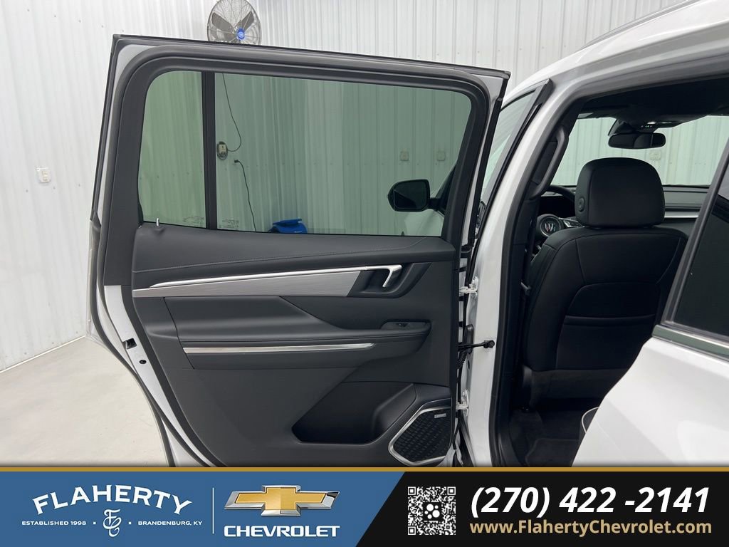 Used 2025 Buick Enclave Preferred AWD/4WD image 10
