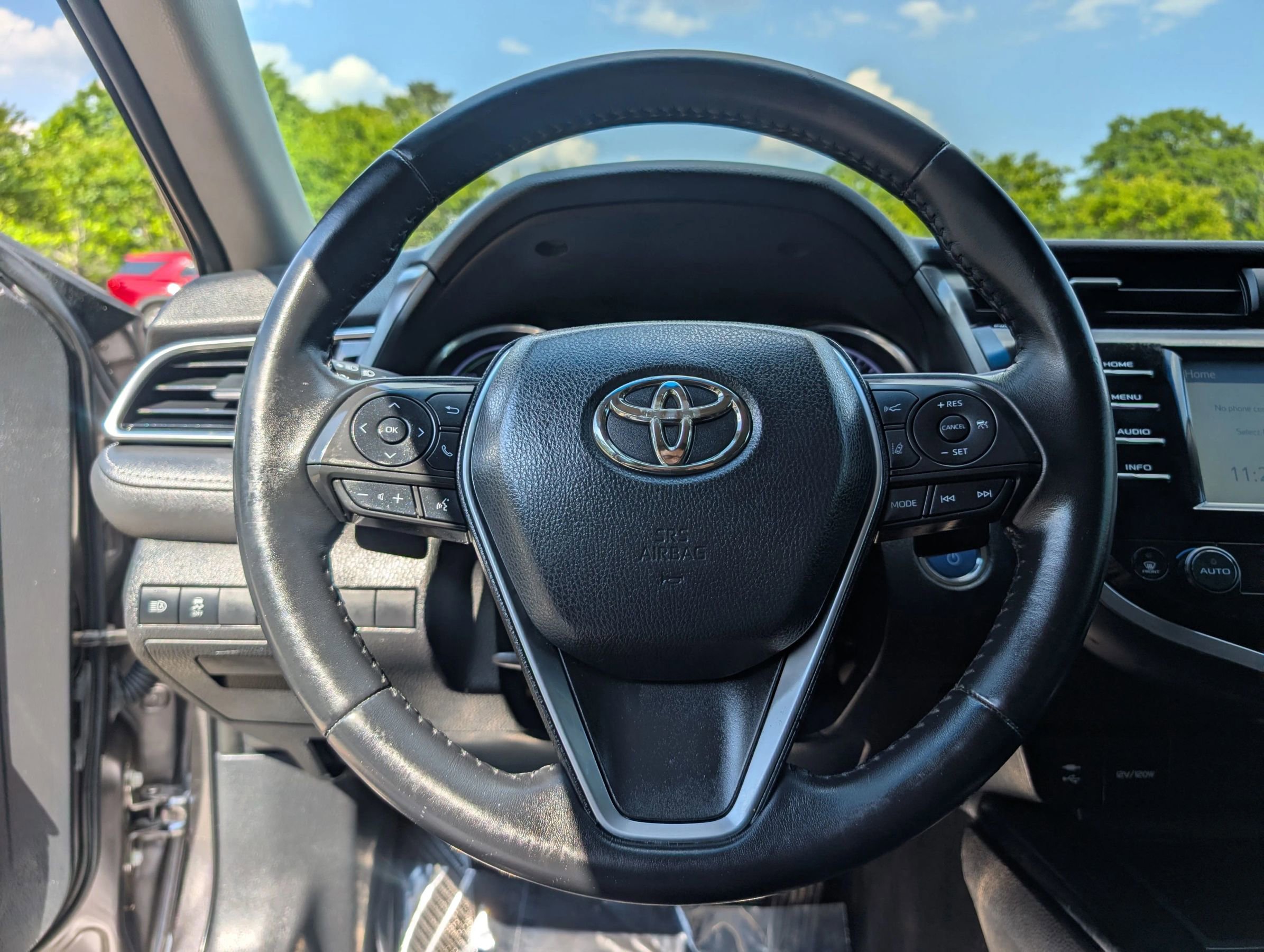 Used 2018 Toyota Camry SE FWD image 19