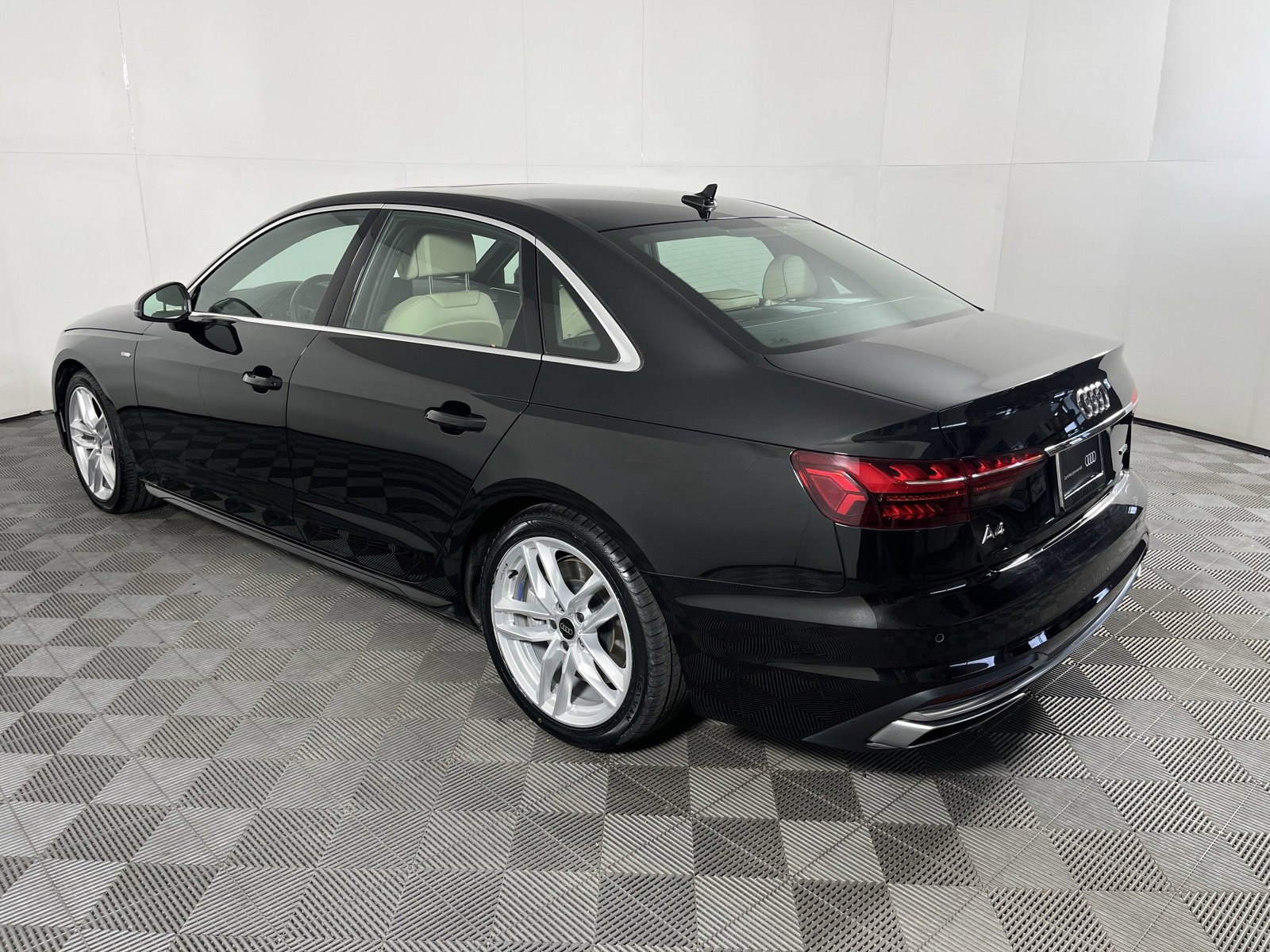 Used 2024 Audi A4 2.0T Premium Plus image 7