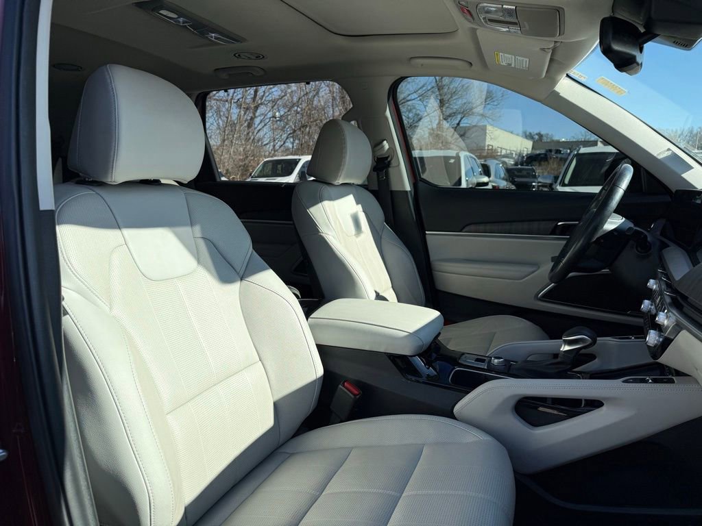 Certified 2023 Kia Telluride EX w/ EX Captain's Chair Package image 26
