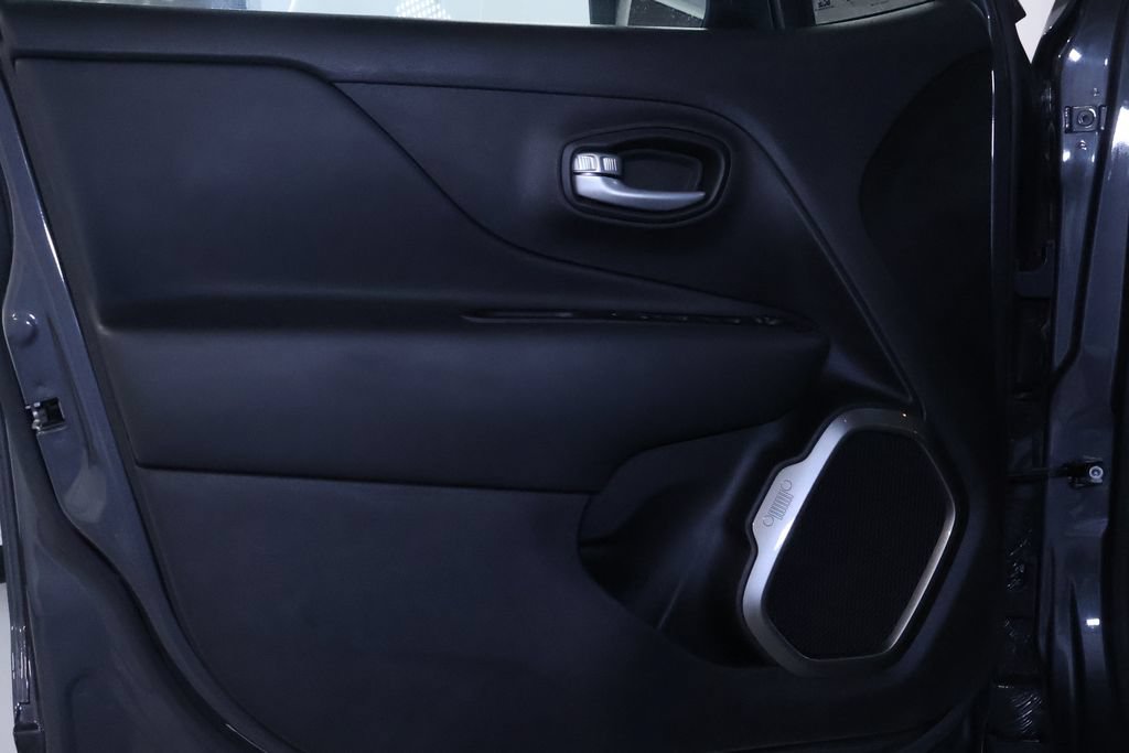 Used 2023 Jeep Renegade Latitude AWD/4WD image 12