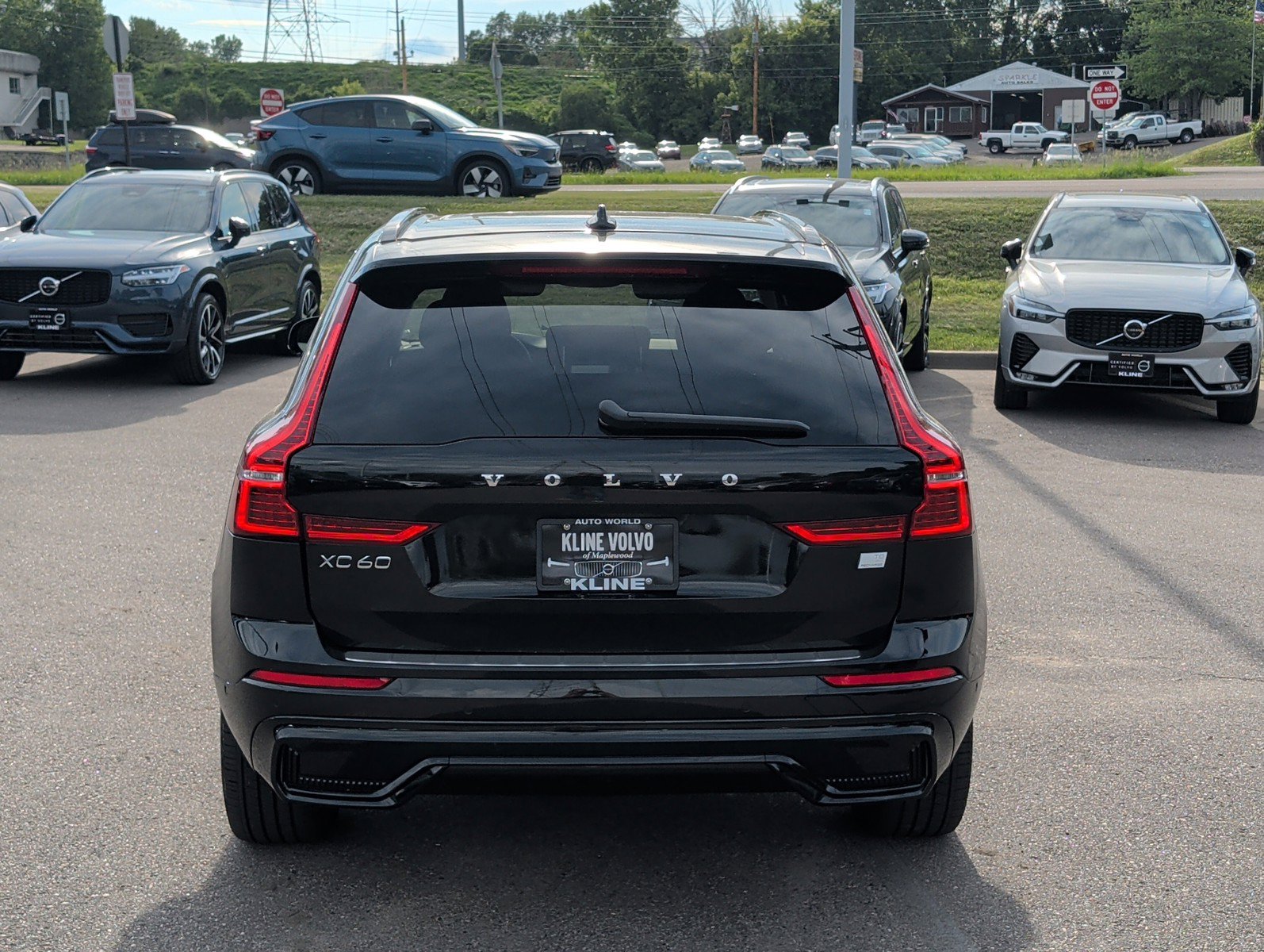 Used 2024 Volvo XC60 T8 Plus w/ Protection Package Premier AWD/4WD image 4