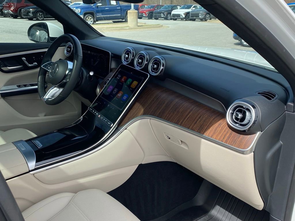 Used 2025 Mercedes-Benz GLC 350e 4MATIC image 32