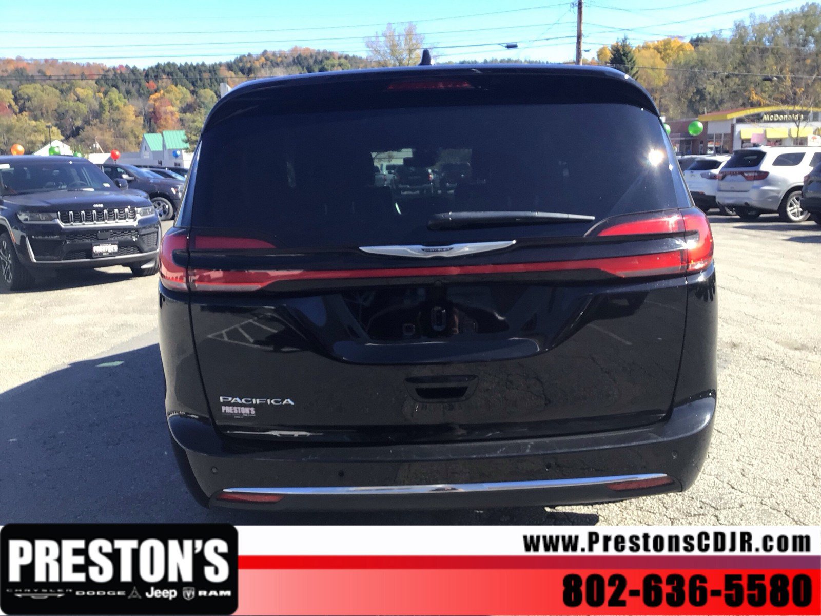 Used 2025 Chrysler Pacifica Select FWD image 4