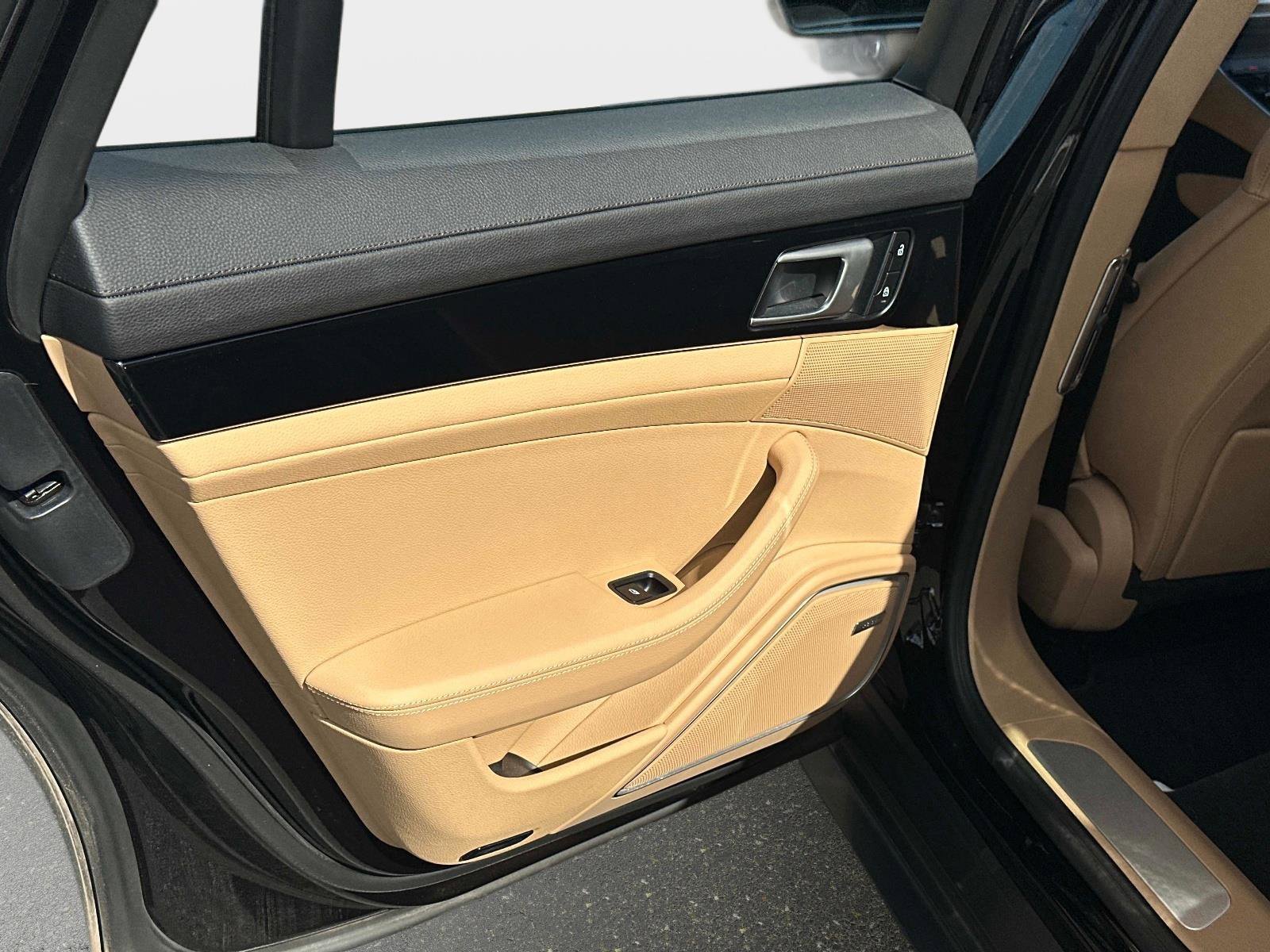 Used 2022 Porsche Panamera image 12