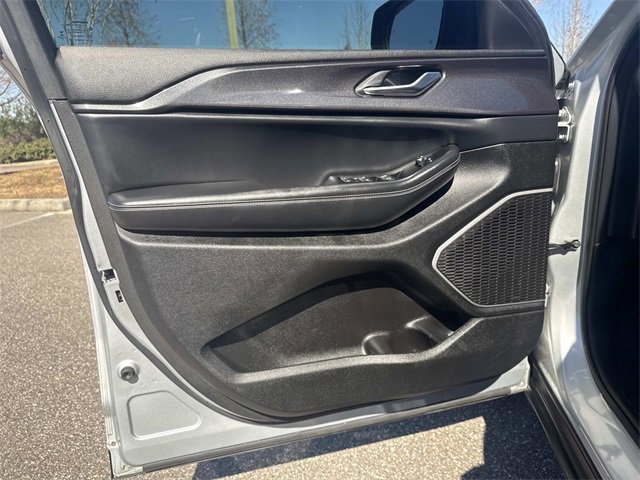 Used 2022 Jeep Grand Cherokee L Altitude image 18