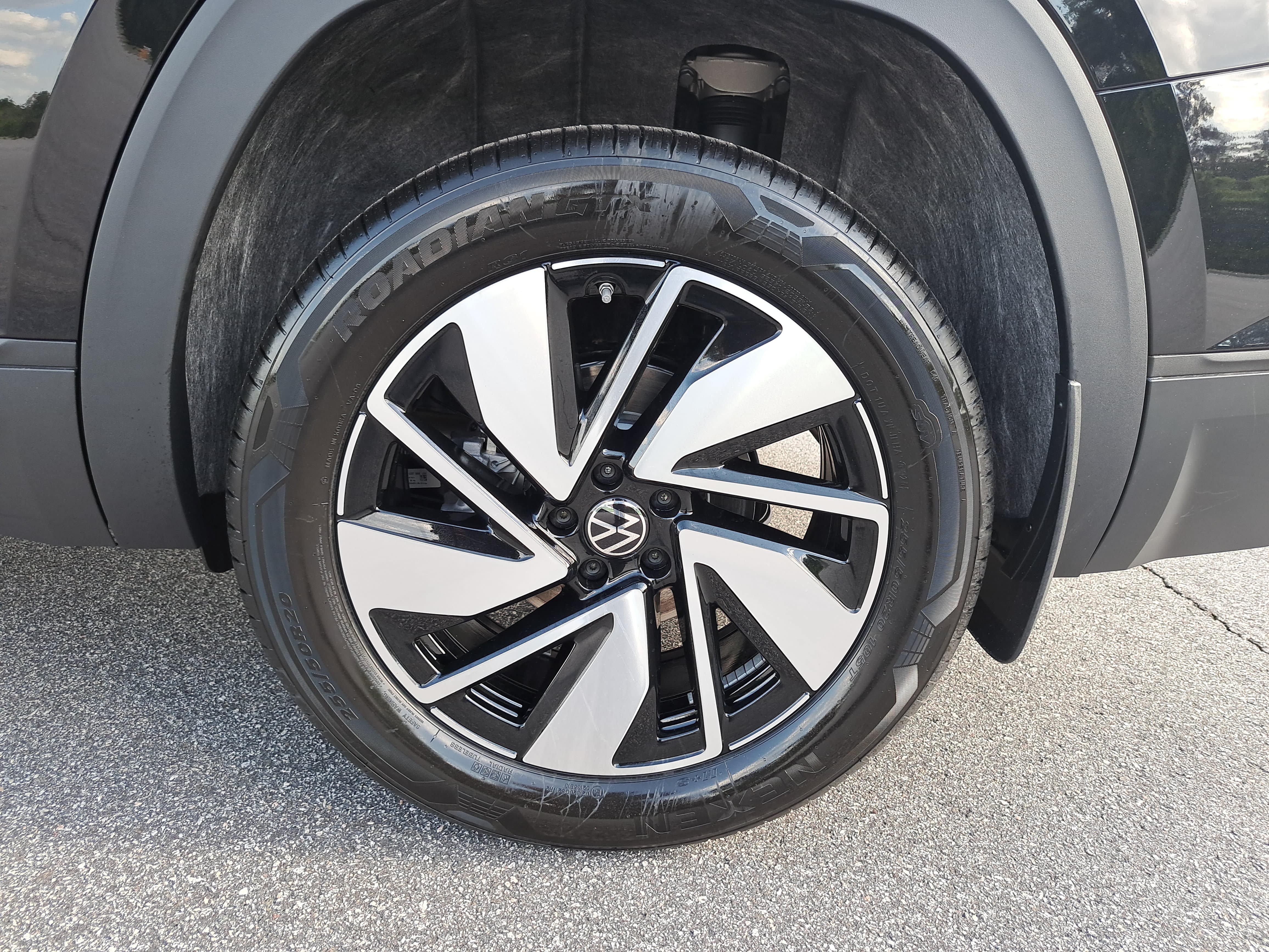 New 2026 Volkswagen Atlas SE FWD image 32