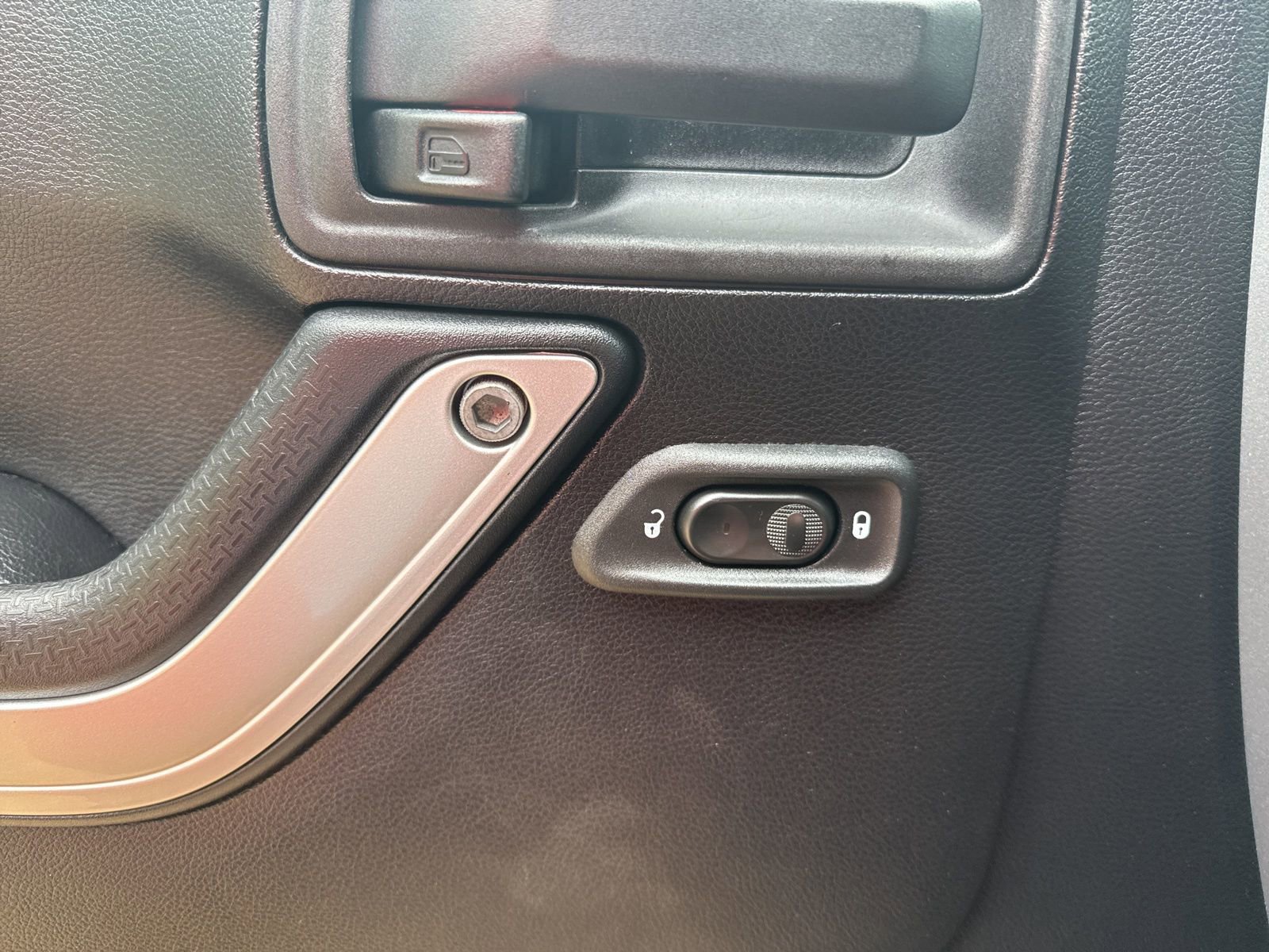 Used 2015 Jeep Wrangler Unlimited Sport image 13