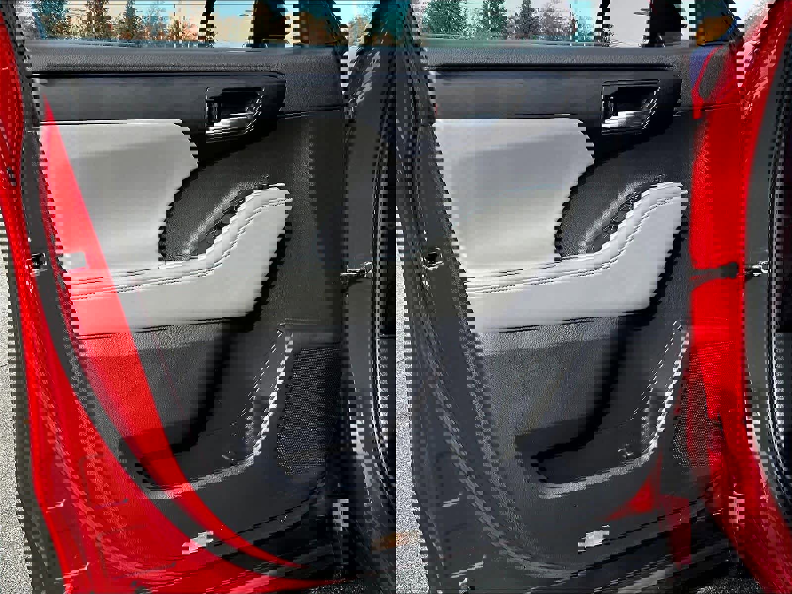 Used 2023 Toyota Highlander XLE image 9