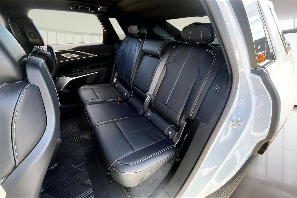 New 2026 Cadillac Lyriq Premium Luxury w/ LPO, Floor Liner Package AWD/4WD image 10