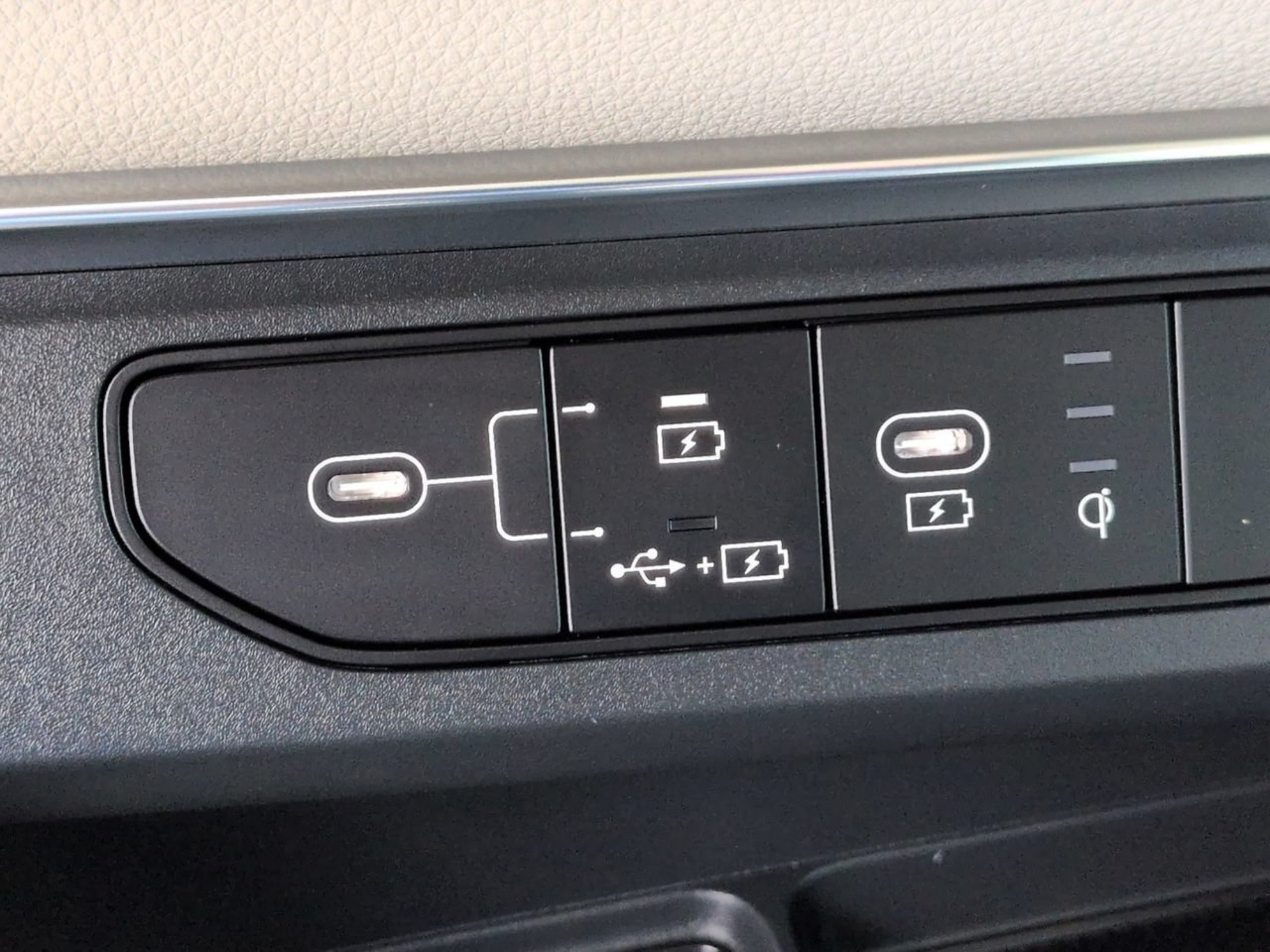 Certified 2026 Kia Carnival SX FWD image 30
