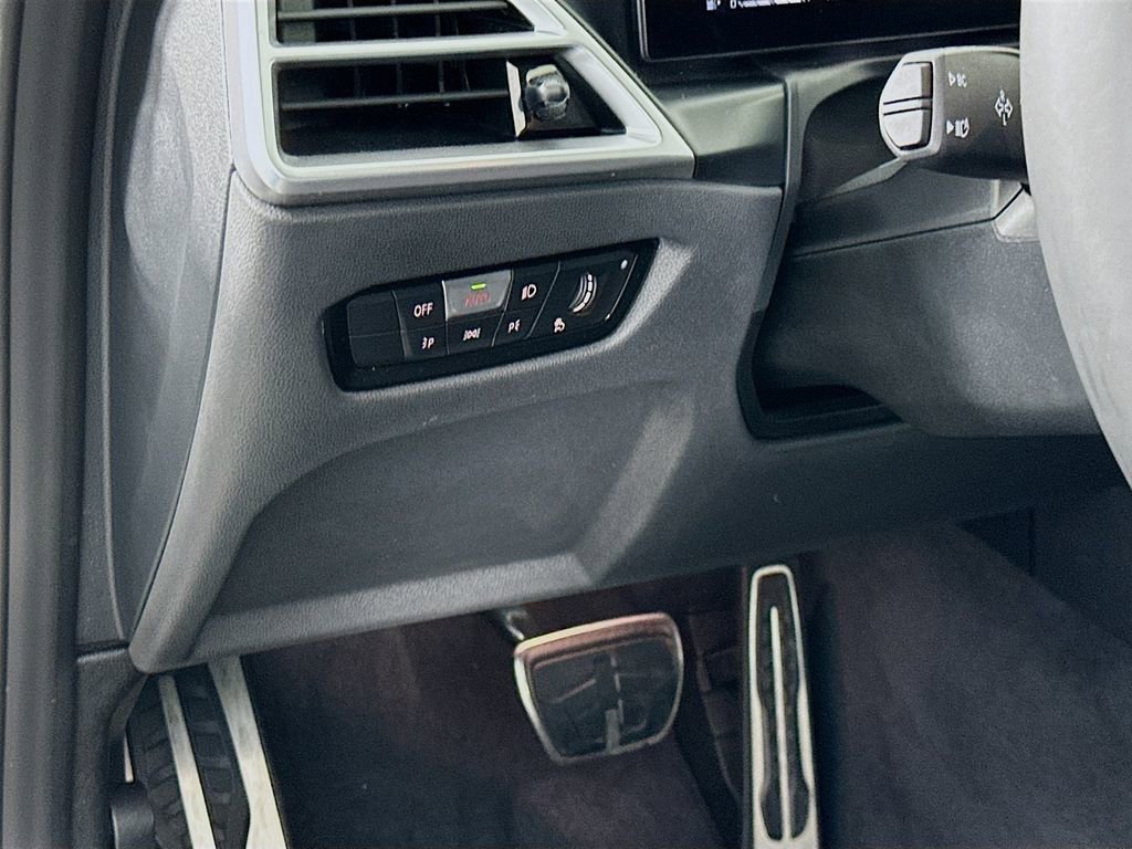 Used 2025 BMW 440i xDrive Coupe w/ Parking Assistance Package image 10