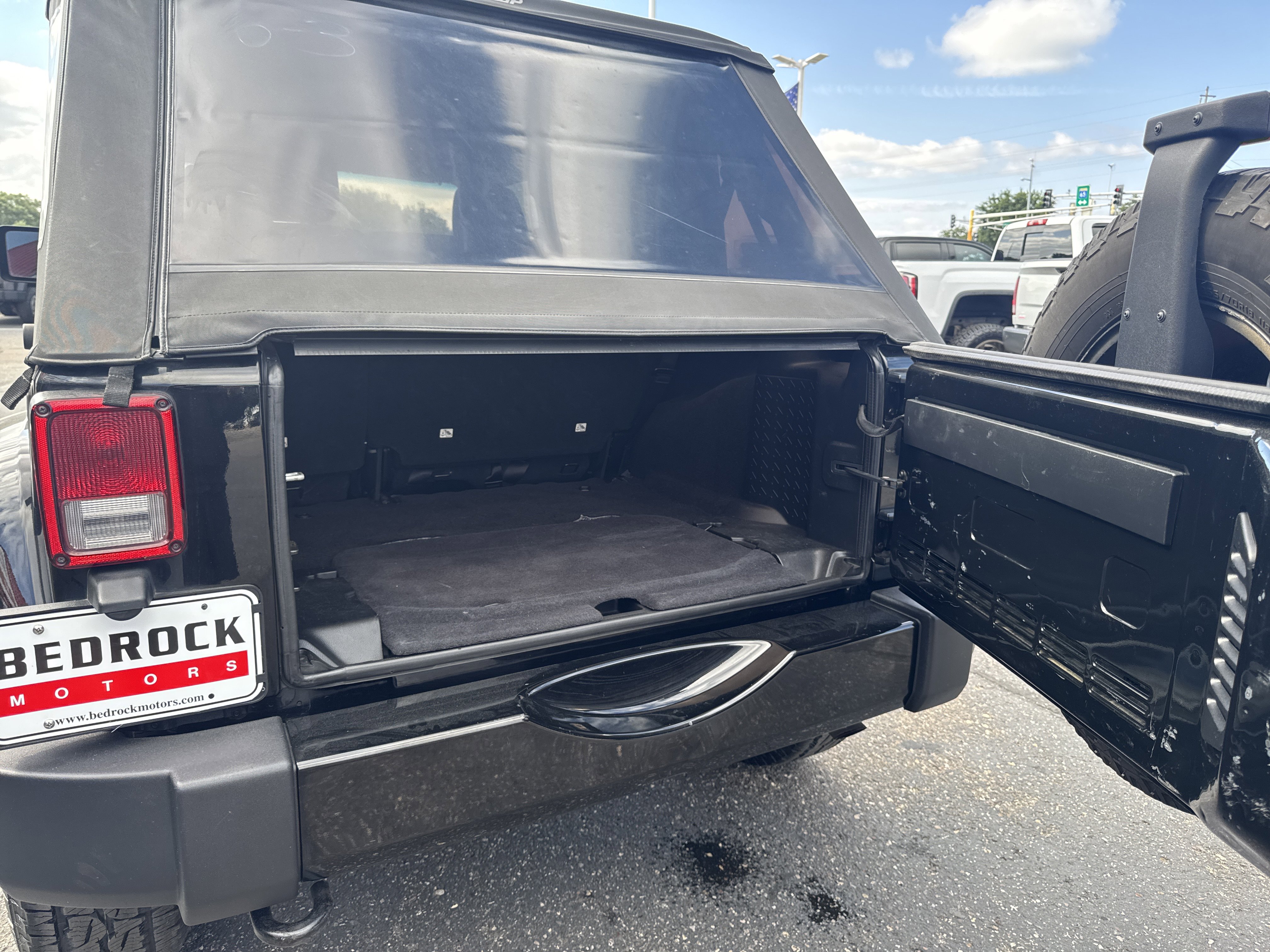 Used 2016 Jeep Wrangler Unlimited Sahara w/ Dual Top Group image 26