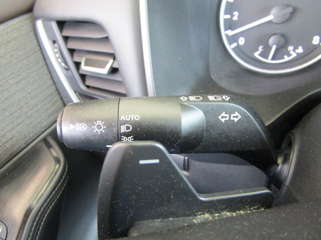 Used 2023 Nissan Rogue SV image 26