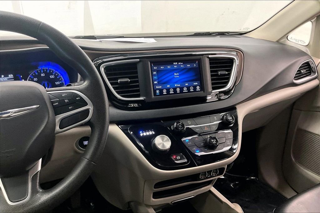 Used 2021 Chrysler Voyager Lxi image 5