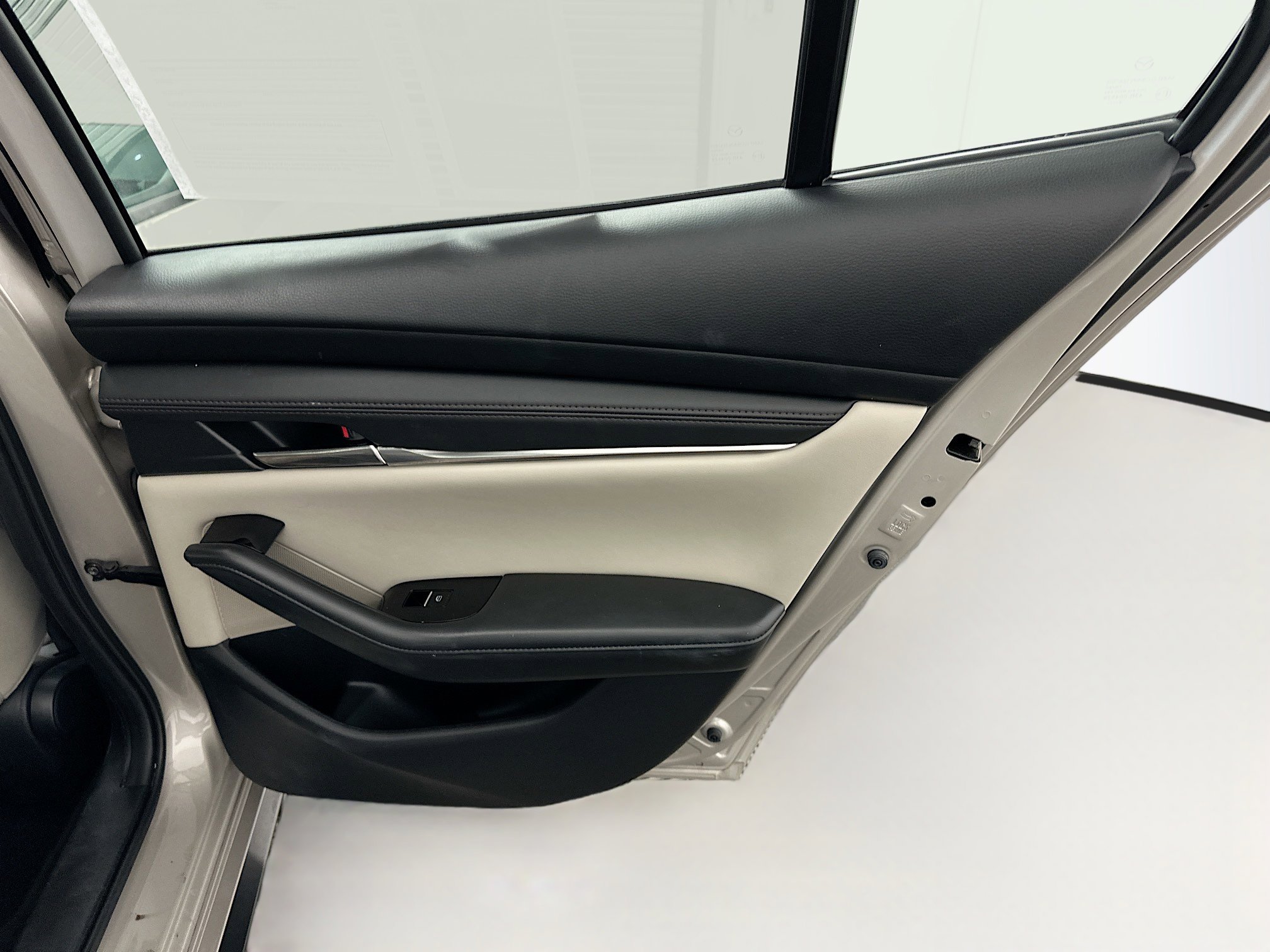 Used 2025 MAZDA MAZDA3 s image 32