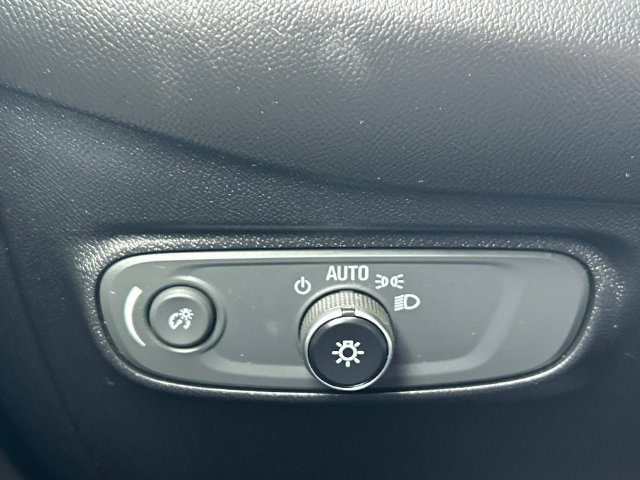Used 2019 Chevrolet Equinox LT FWD image 30