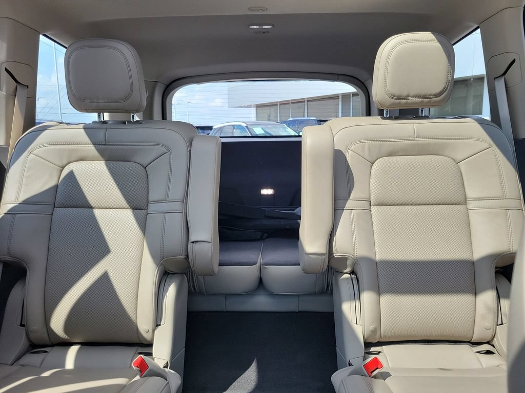 Certified 2024 Lincoln Aviator Reserve w/ Equipment Group 201A AWD/4WD image 17