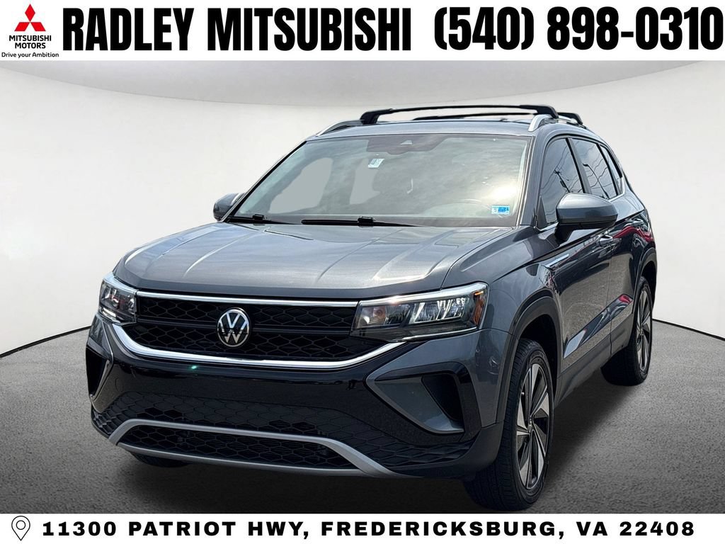 Used 2024 Volkswagen Taos SE w/ Panoramic Sunroof Package