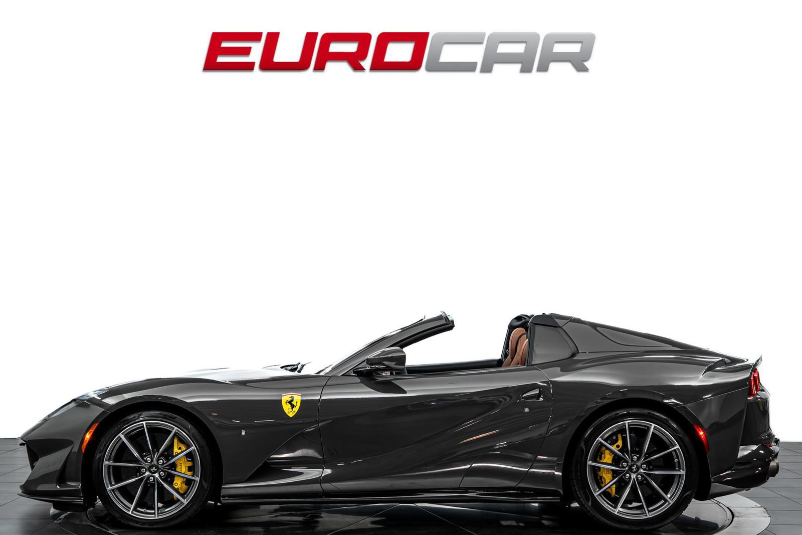 Used 2023 Ferrari 812 GTS RWD image 2