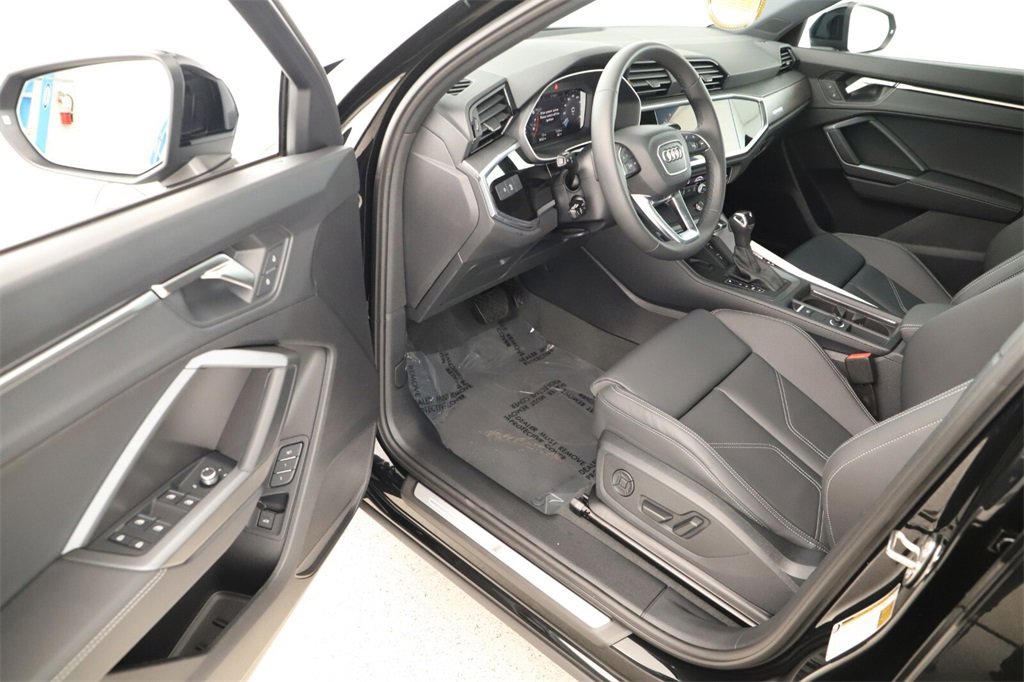New 2025 Audi Q3 2.0T Premium image 14