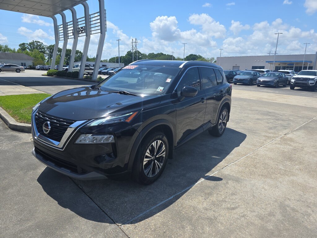 Used 2021 Nissan Rogue SV w/ Premium Package image 2
