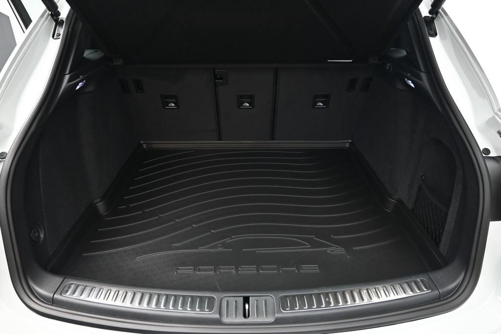 Certified 2026 Porsche Macan Turbo AWD/4WD image 25