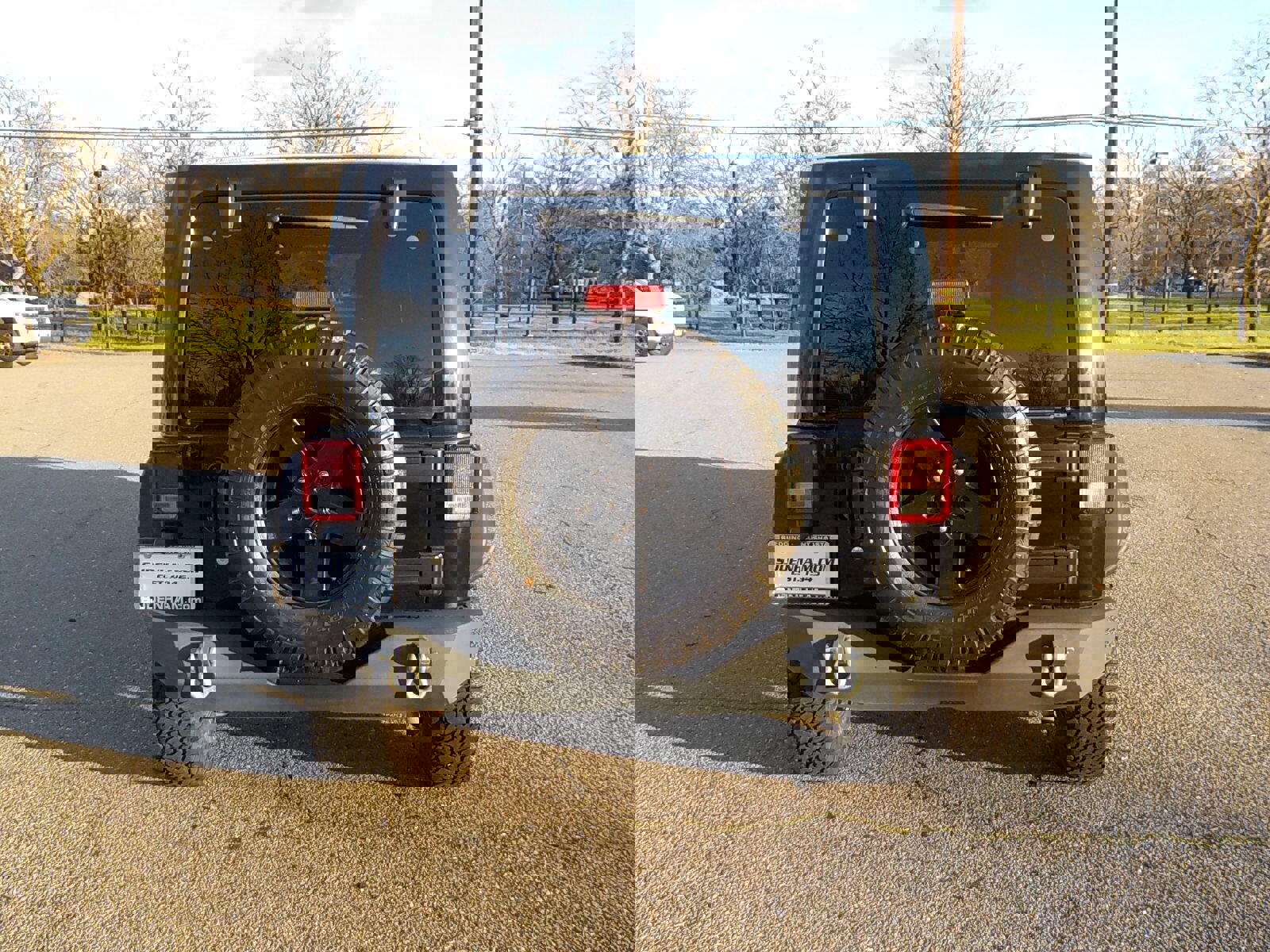 Used 2016 Jeep Wrangler Unlimited Rubicon w/ Connectivity Group image 3