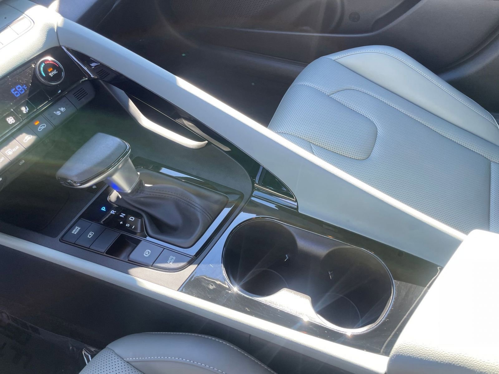 Used 2025 Hyundai Elantra Limited image 41