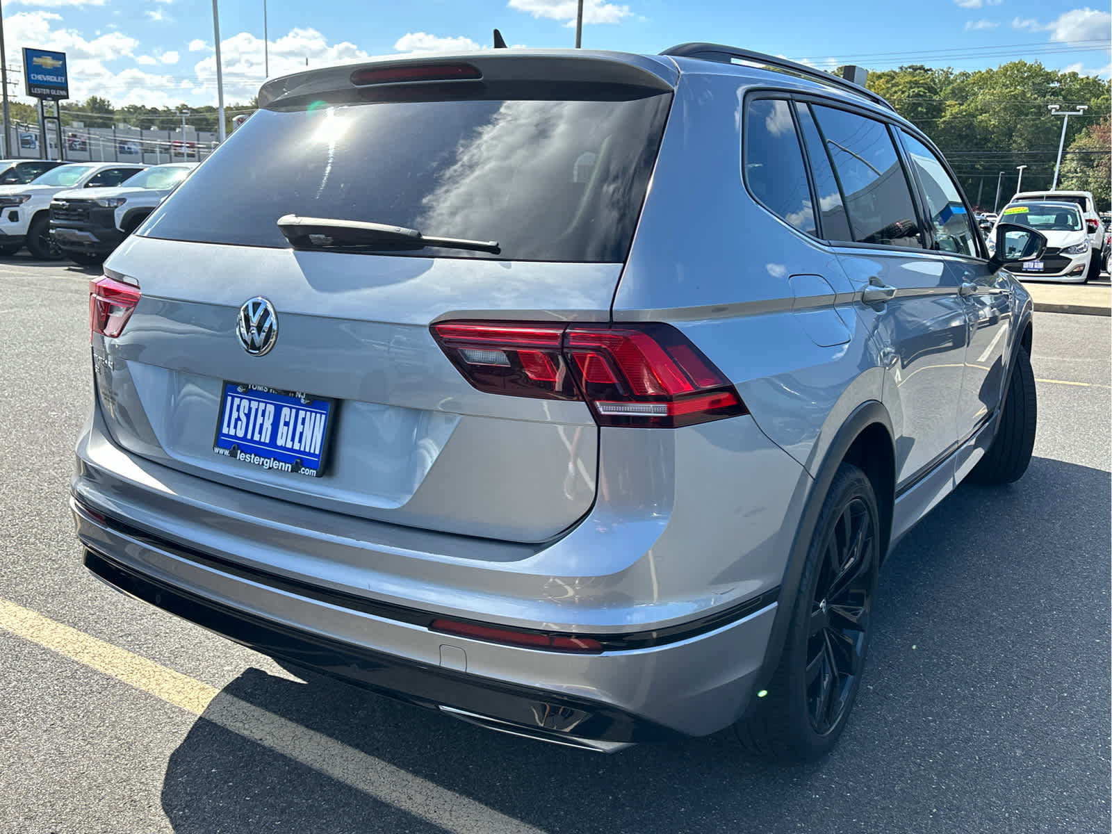 Used 2021 Volkswagen Tiguan SE R-Line image 33