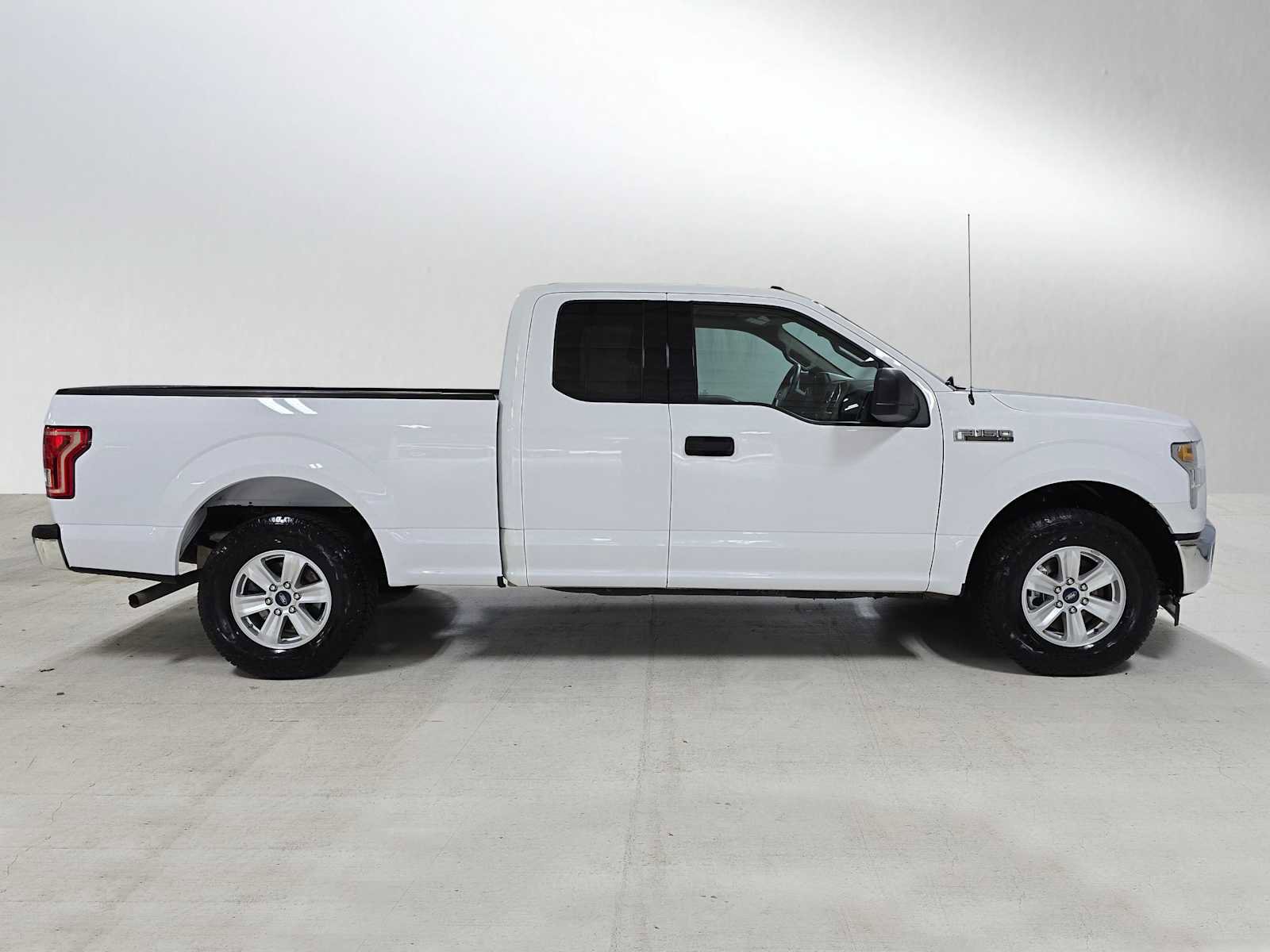 Used 2017 Ford F150 XLT RWD image 2