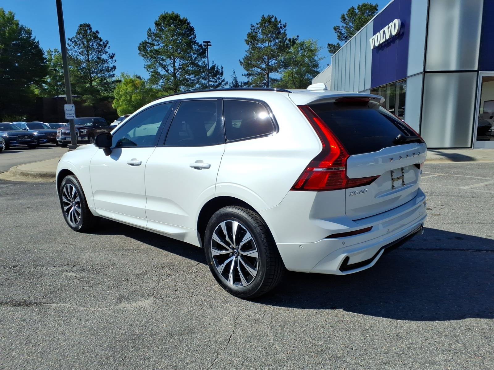 Certified 2024 Volvo XC60 B5 Plus AWD/4WD image 5