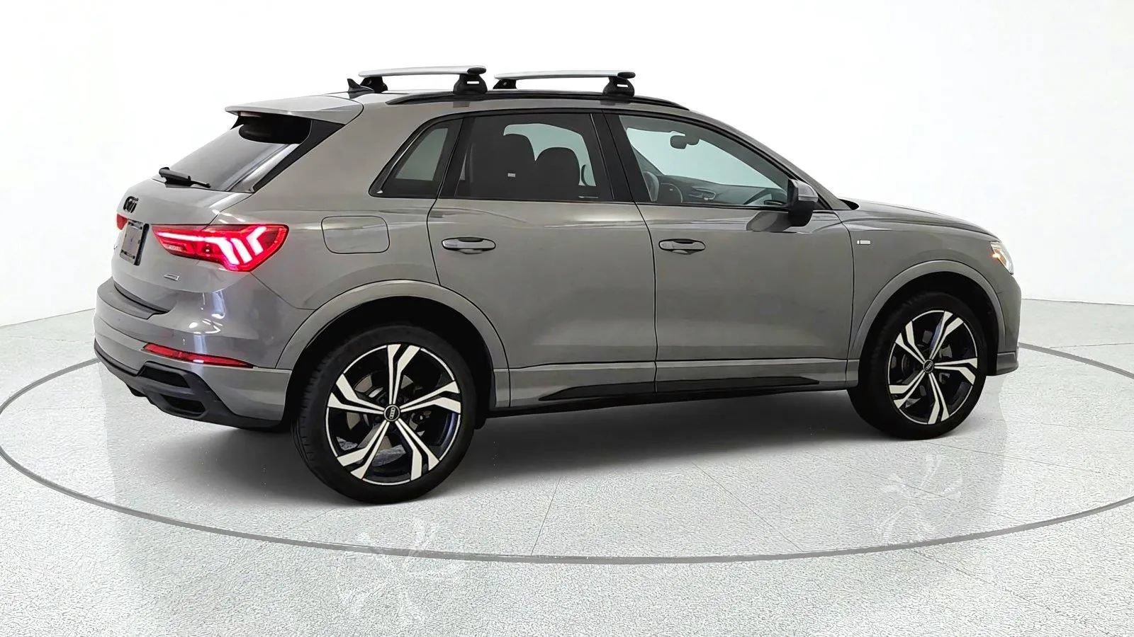 Used 2024 Audi Q3 2.0T Premium Plus w/ Premium Plus Package AWD/4WD image 9