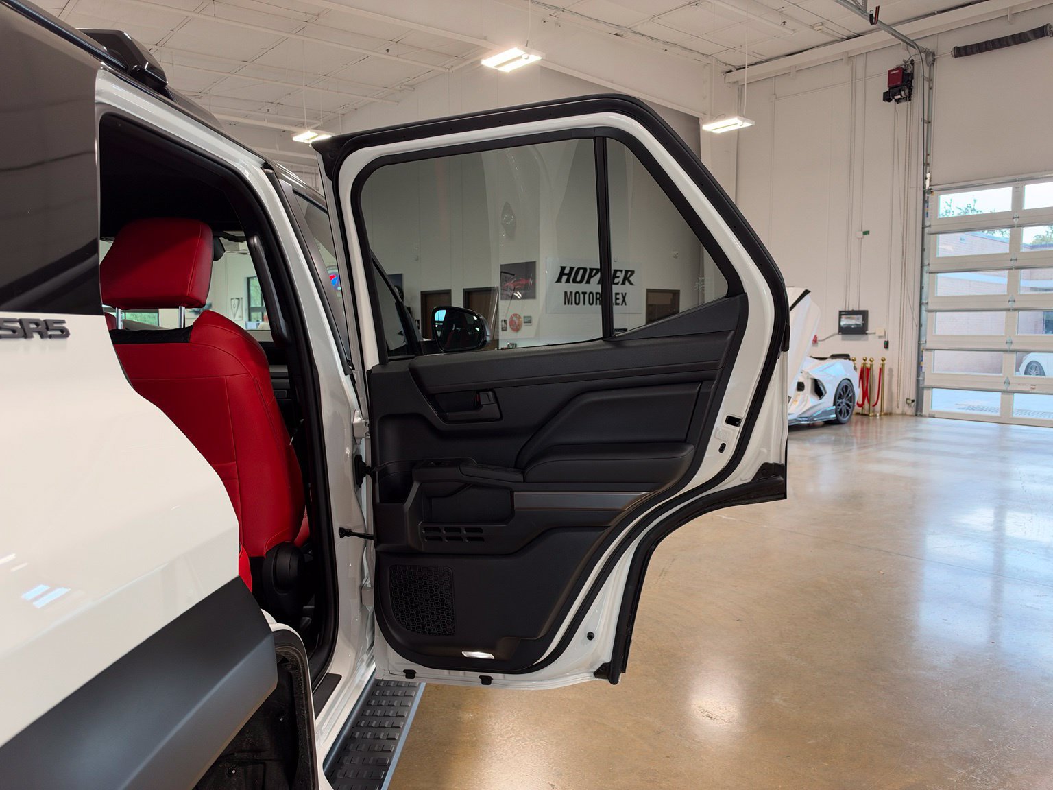 Used 2025 Toyota 4Runner SR5 AWD/4WD image 35