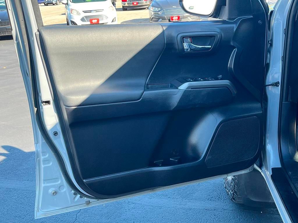 Used 2020 Toyota Tacoma TRD Off-Road image 16