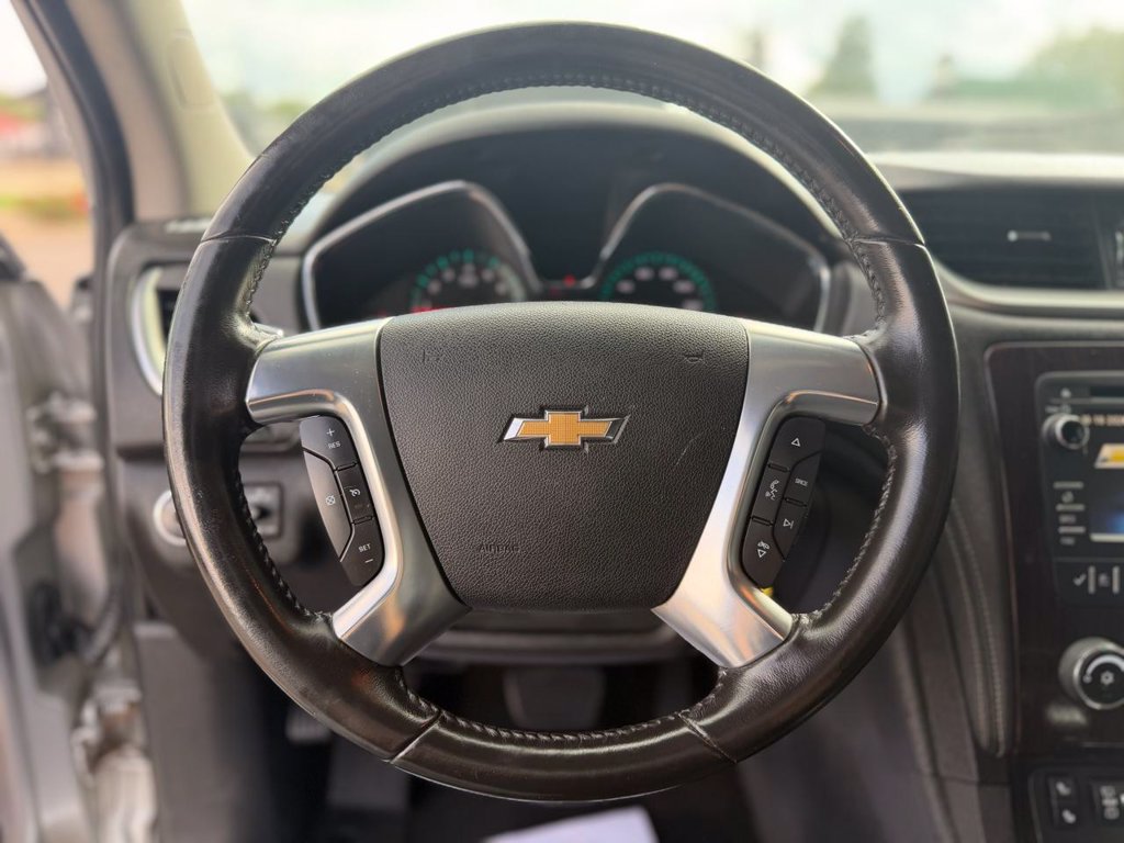Used 2015 Chevrolet Traverse LT w/ Style and Technology Package FWD image 10