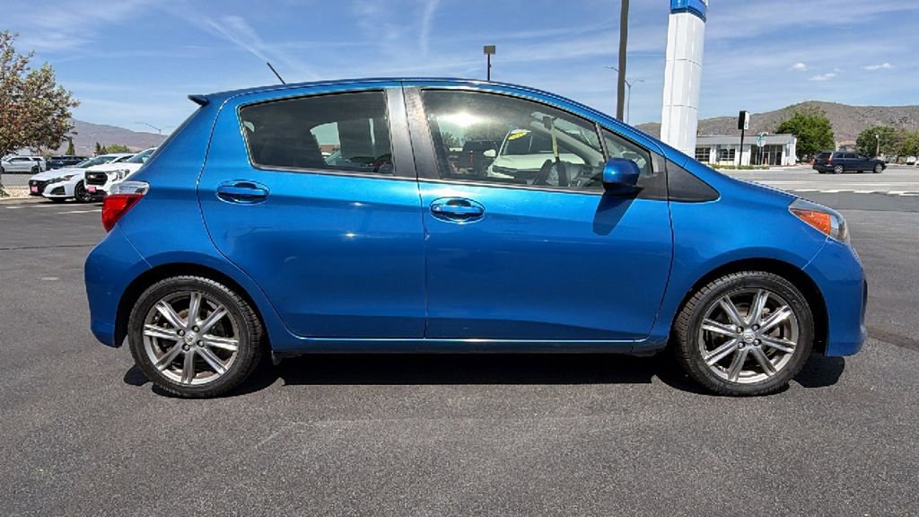 Used 2013 Toyota Yaris SE FWD image 2