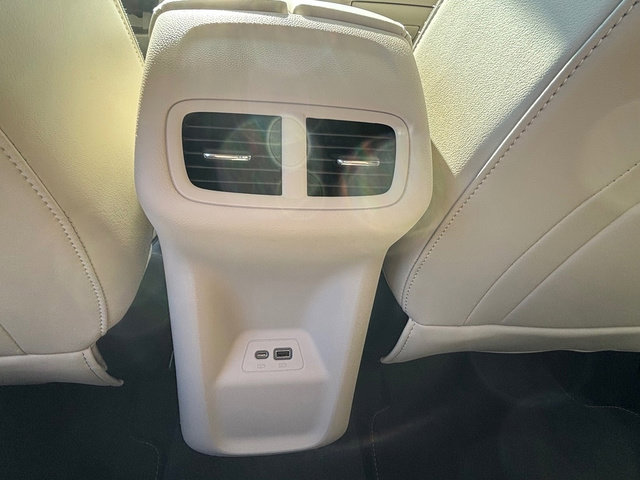 Used 2022 Buick Envision Essence w/ Safety Package image 27